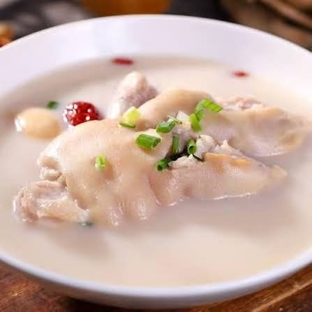 P21 House pig trotters soup 老妈蹄花汤